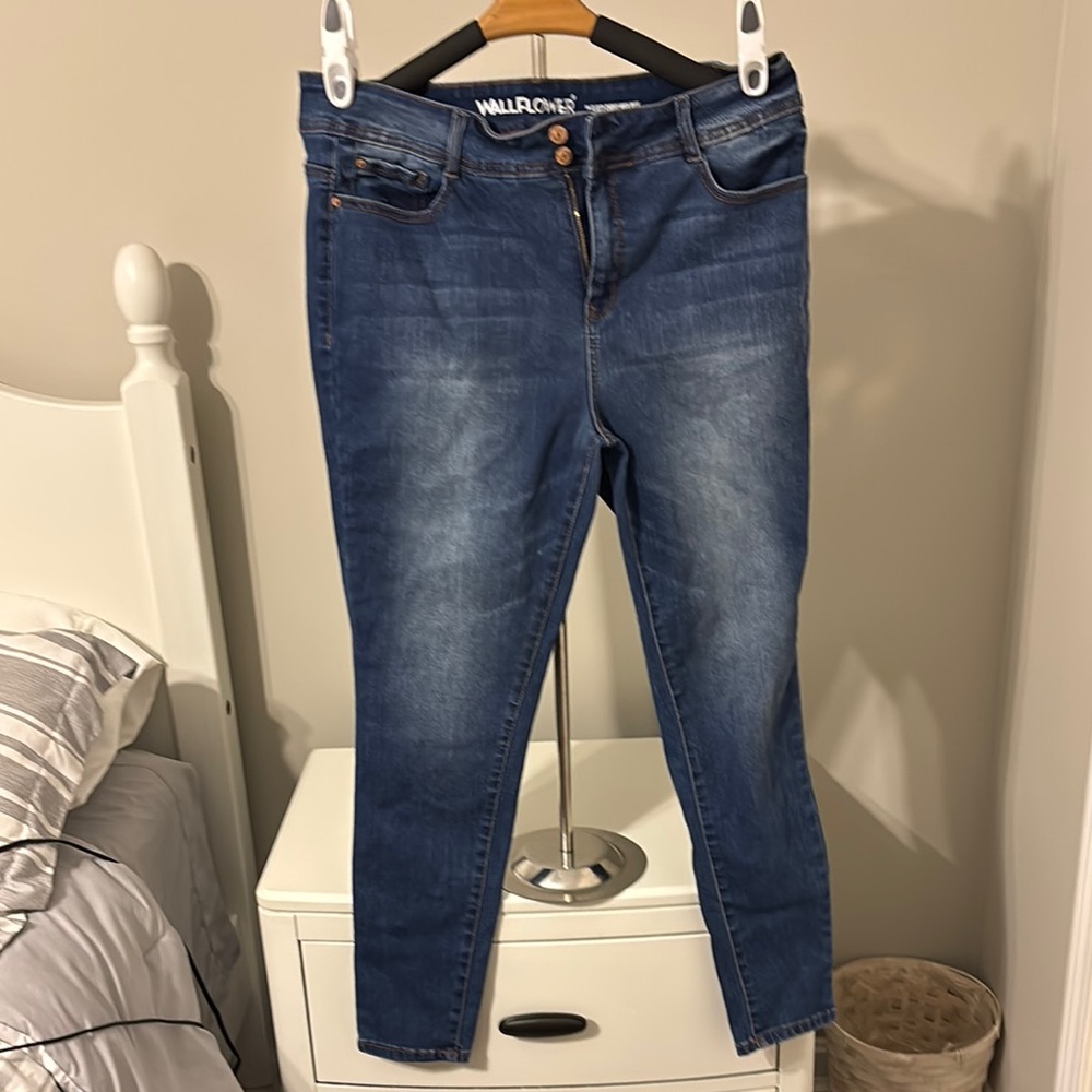 Wallflower Women's Blue Jeans